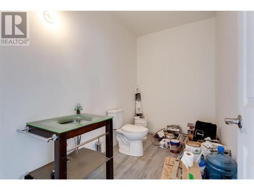 6150 Gillam Crescent, Peachland, BC - Indoor Photo Showing Bathroom