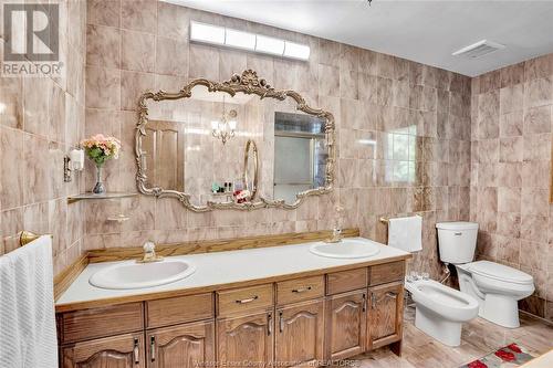 3786 Howard Avenue, Windsor, ON - Indoor Photo Showing Bathroom