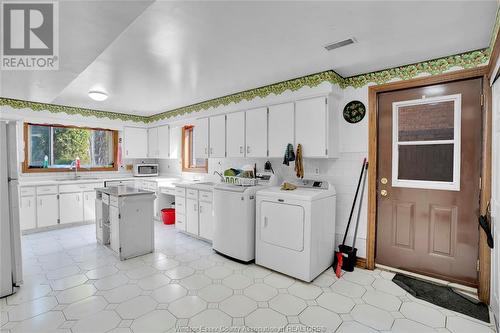 3786 Howard Avenue, Windsor, ON - Indoor Photo Showing Laundry Room