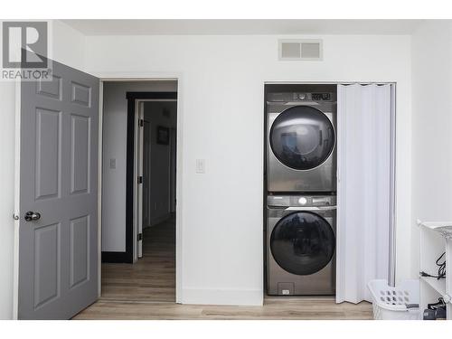 3764 Glenway Road, West Kelowna, BC - Indoor Photo Showing Laundry Room