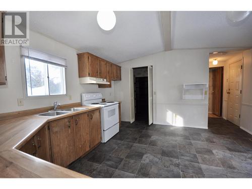70 770 N 11Th Avenue, Williams Lake, BC - Indoor Photo Showing Kitchen With Double Sink