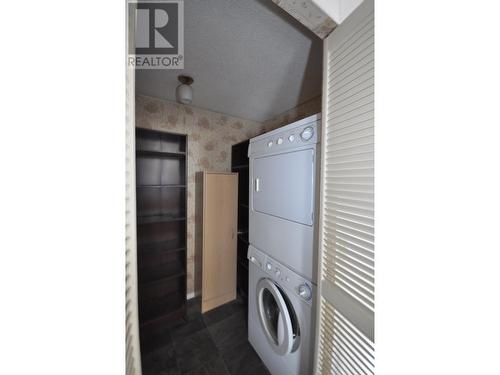 70 770 N 11Th Avenue, Williams Lake, BC - Indoor Photo Showing Laundry Room
