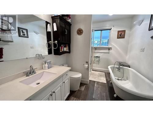 5003 Smith Road, 108 Mile Ranch, BC - Indoor Photo Showing Bathroom