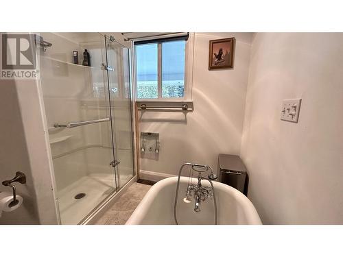 5003 Smith Road, 108 Mile Ranch, BC - Indoor Photo Showing Bathroom