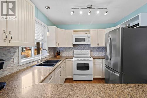 240 Willow Street, Chase, BC - Indoor Photo Showing Kitchen With Double Sink