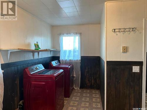 202 1St Avenue Nw, Preeceville, SK - Indoor Photo Showing Laundry Room