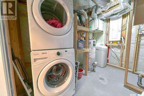 3323 Green Sandcherry Street, Regina, SK - Indoor Photo Showing Laundry Room
