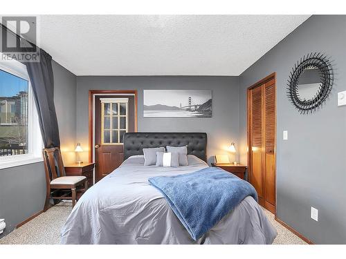 983 Bernard Avenue Unit# 211, Kelowna, BC - Indoor Photo Showing Bedroom