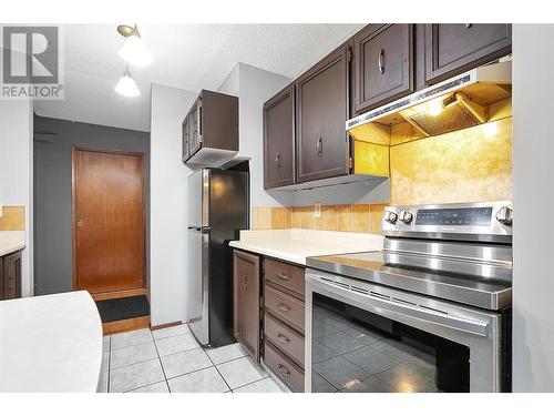 983 Bernard Avenue Unit# 211, Kelowna, BC - Indoor Photo Showing Kitchen