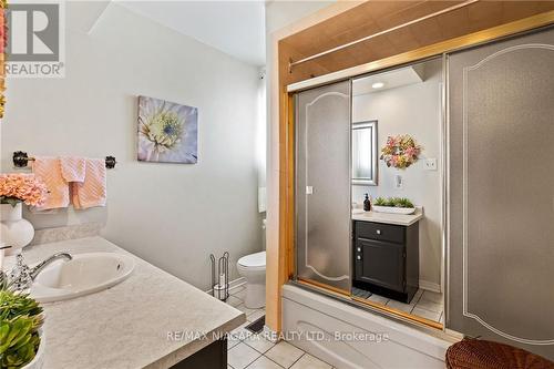 48 Elderwood Dr, St. Catharines, ON - Indoor Photo Showing Bathroom