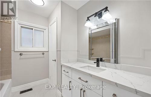 6 Ben Lomond Pl, Hamilton, ON - Indoor Photo Showing Bathroom