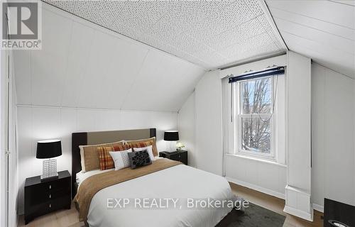 6 Ben Lomond Pl, Hamilton, ON - Indoor Photo Showing Bedroom