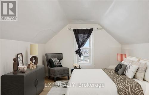 6 Ben Lomond Place, Hamilton, ON - Indoor Photo Showing Bedroom