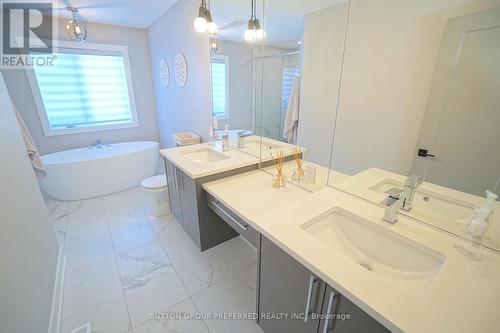 2223 Linkway Blvd, London, ON - Indoor Photo Showing Bathroom