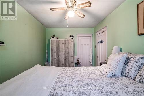 18 Division Street, Hamilton, ON - Indoor Photo Showing Bedroom