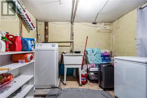 18 Division St, Hamilton, ON - Indoor Photo Showing Laundry Room