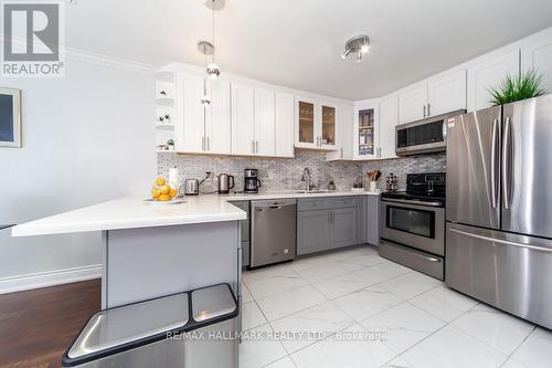 #7 -3525 Brandon Gate Dr, Mississauga, ON - Indoor Photo Showing Kitchen With Upgraded Kitchen