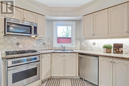 88 Klamath Crt, Vaughan, ON - Indoor Photo Showing Kitchen With Stainless Steel Kitchen With Double Sink