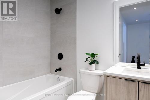 #910 -185 Dunlop St E, Barrie, ON - Indoor Photo Showing Bathroom