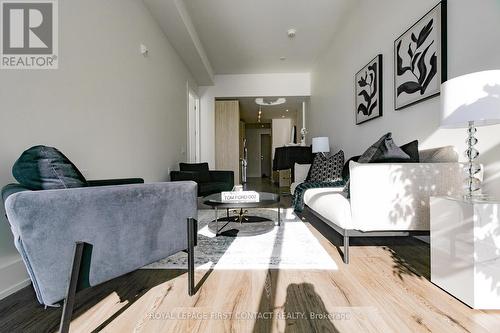 #910 -185 Dunlop St E, Barrie, ON - Indoor Photo Showing Living Room