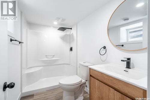 3815 Victoria Avenue, Regina, SK - Indoor Photo Showing Bathroom