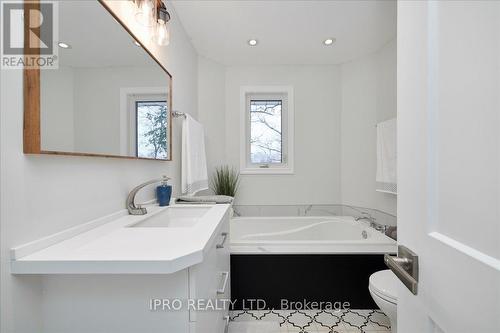 1574 15Th Sdrd, New Tecumseth, ON - Indoor Photo Showing Bathroom