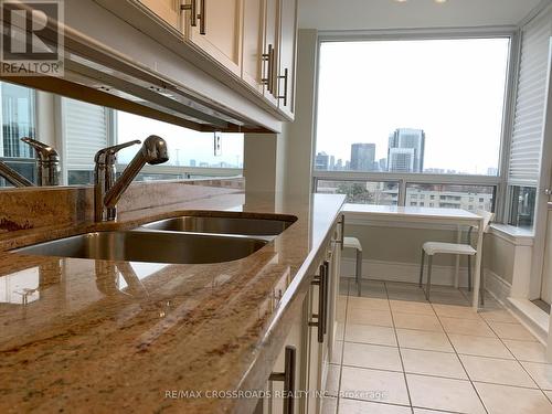 405 - 3 Rean Drive, Toronto, ON - Indoor Photo Showing Kitchen With Double Sink