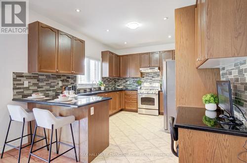 50 Bartsview Circle, Whitchurch-Stouffville, ON - Indoor Photo Showing Kitchen With Double Sink