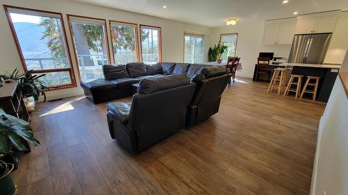 1301 Grosvenor Place, Castlegar, BC - Indoor Photo Showing Other Room