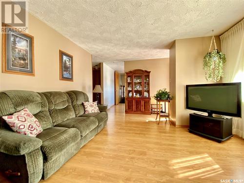 120 Road Avenue, Langenburg, SK - Indoor Photo Showing Living Room