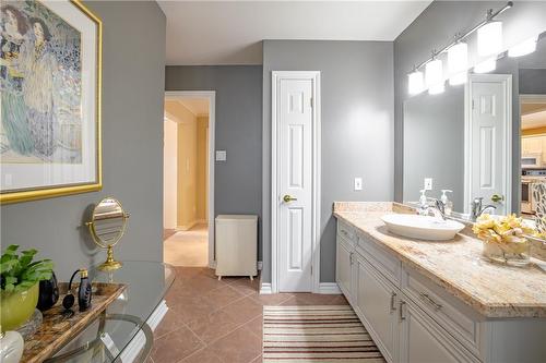 20 Peel Street, St. Catharines, ON - Indoor Photo Showing Bathroom