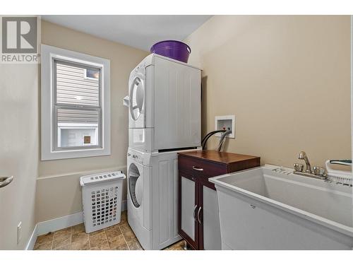 215 Poonian Street, Kelowna, BC - Indoor Photo Showing Laundry Room