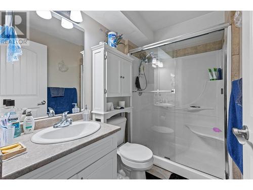 215 Poonian Street, Kelowna, BC - Indoor Photo Showing Bathroom