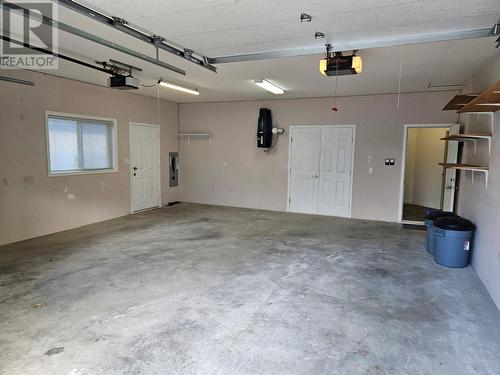 1109 8Th Street, Keremeos, BC - Indoor Photo Showing Garage