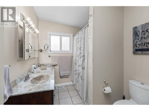 6333 Forest Hill Drive, Peachland, BC - Indoor Photo Showing Bathroom