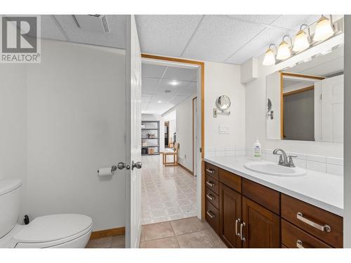 6333 Forest Hill Drive, Peachland, BC - Indoor Photo Showing Bathroom