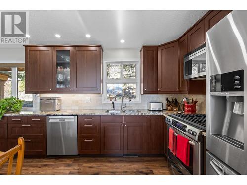 6333 Forest Hill Drive, Peachland, BC - Indoor Photo Showing Kitchen