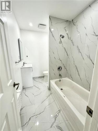 3 - 64 Blake Street, Hamilton, ON - Indoor Photo Showing Bathroom