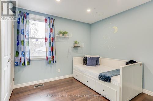 23 Chaucer Crt, London, ON - Indoor Photo Showing Bedroom