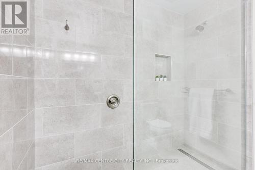 23 Chaucer Crt, London, ON - Indoor Photo Showing Bathroom