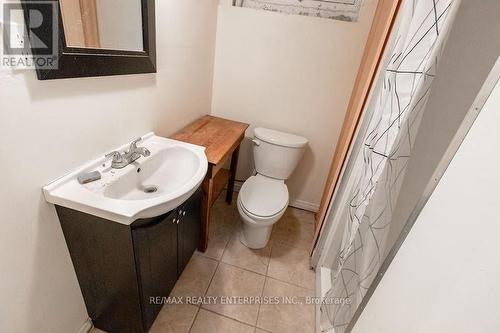 203 Haddon Ave S, Hamilton, ON - Indoor Photo Showing Bathroom