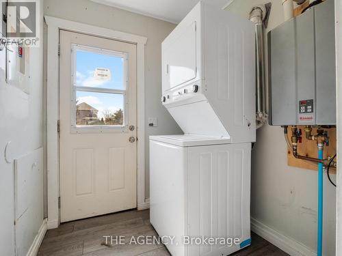 37 Catherine St, Fort Erie, ON - Indoor Photo Showing Laundry Room