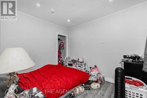 37 Catherine St, Fort Erie, ON - Indoor Photo Showing Bedroom