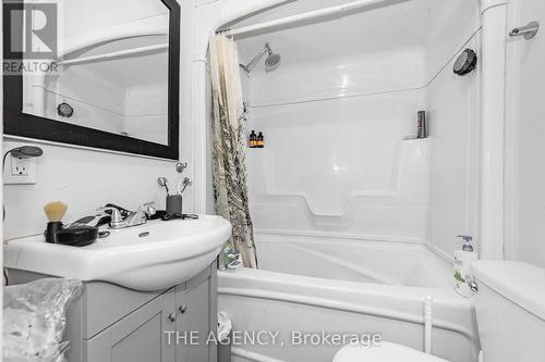 37 Catherine Street, Fort Erie, ON - Indoor Photo Showing Bathroom