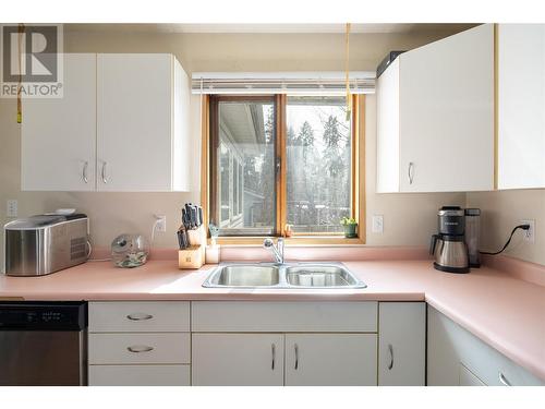 3445 Warner Avenue, Armstrong, BC - Indoor Photo Showing Kitchen With Double Sink