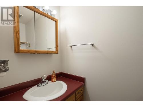 3445 Warner Avenue, Armstrong, BC - Indoor Photo Showing Bathroom