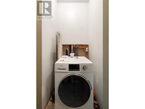 3445 Warner Avenue, Armstrong, BC - Indoor Photo Showing Laundry Room