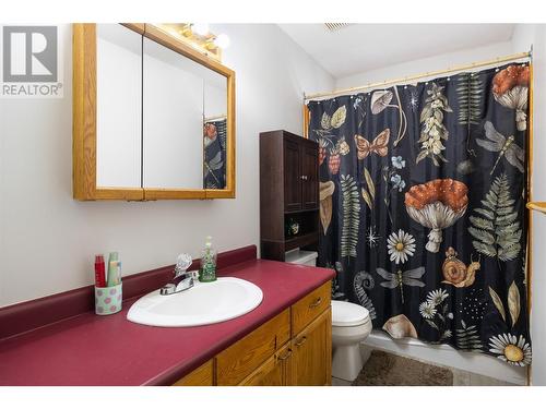 3445 Warner Avenue, Armstrong, BC - Indoor Photo Showing Bathroom