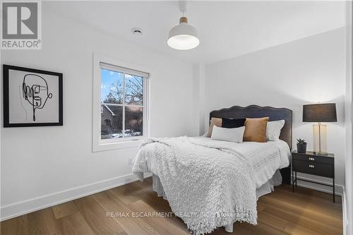 45 Park St W, Hamilton, ON - Indoor Photo Showing Bedroom