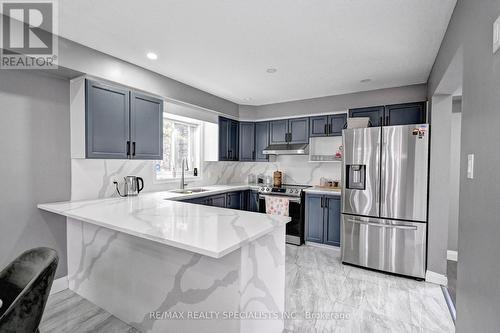 120 Lena Cres, Cambridge, ON - Indoor Photo Showing Kitchen With Upgraded Kitchen